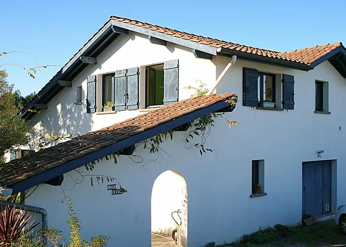 Izpi Urdin Holistic Surfhouse